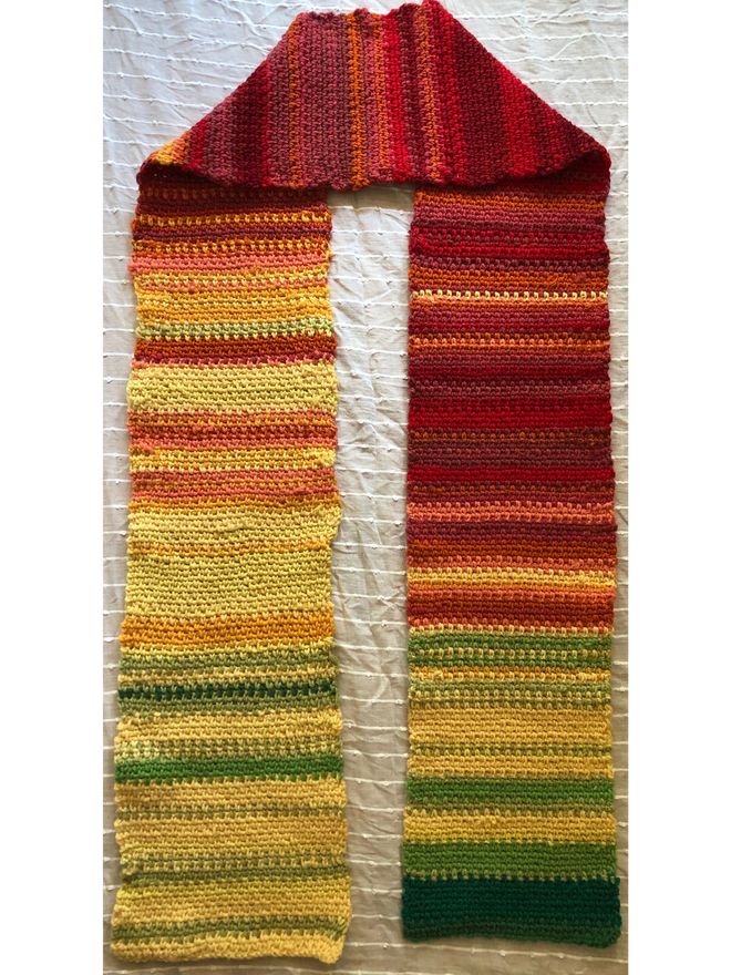 Scarf representing the daily temperatures of Davis throughout the year