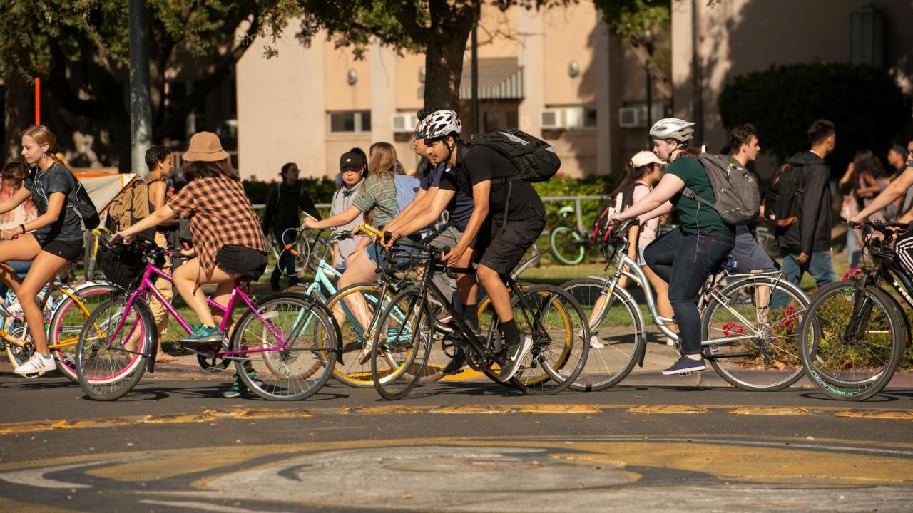 Image of students on bikes going around a bike circle.