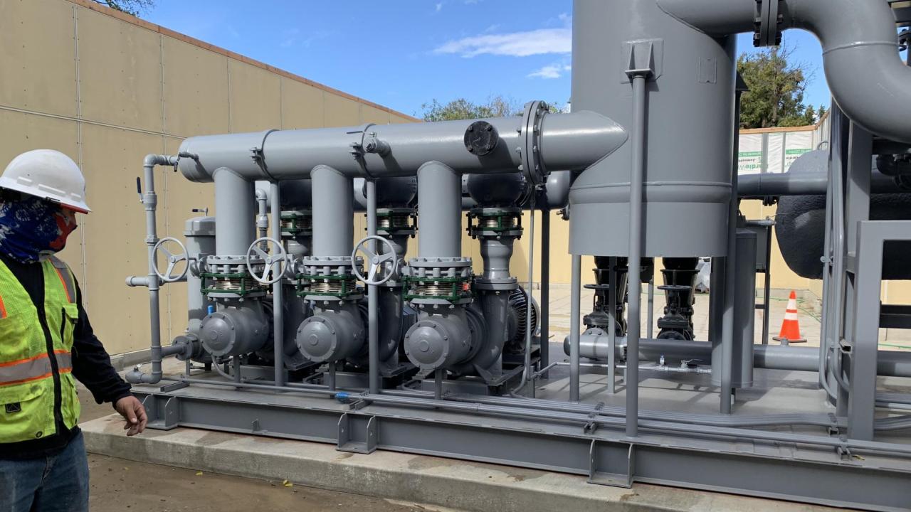 Hot water heat exchanger installed in a temporary building